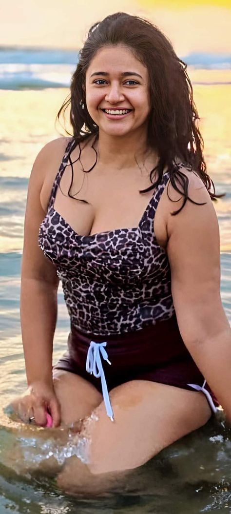 Mom Swimsuit, Trisha Krishnan, Amala Paul, Desi Models, Iranian Women, Actress Pics, Little Miss, A Fire, Bollywood Actress