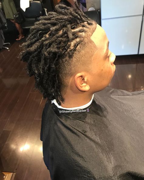 Shanté on Instagram: “#lockingstage #lineup #thursday #shawtyredbarber 💈” Dread Mohawk, Mohawk Dreads, Loc Hairstyles For Men, Fade Mohawk, Hairstyles For Black Men, Dreads Short Hair, Mens Dreadlock Styles, Burst Fade Mohawk, Lock Styles