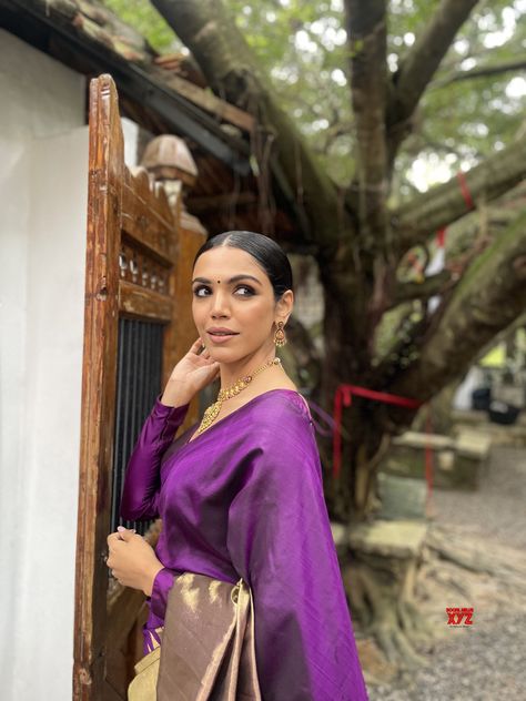 Shriya Pilgaonkar, Purple Silk, Be Still, Silk Sarees, Photo Galleries, Saree, Actresses, Actors, Silk