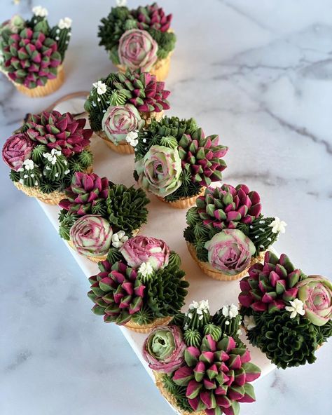 Botanical Cupcakes, Succulent Wedding Cupcakes, Plant Cupcakes Ideas, Succulents Cupcakes, Plant Cupcakes, Cactus Cupcakes, Cupcakes For Men, Succulent Cupcakes, Succulent Cake