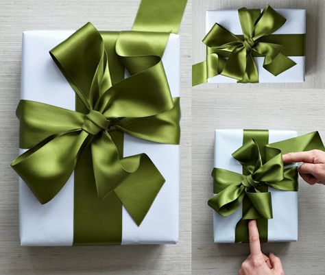 25 Gorgeous DIY Gift Bows (that look professional!) | http://hellonatural.co/25-diy-gift-bows/ Soap Wrapping, Diy Gift Bow, Super Start, Pins Diy, Gift Wrapping Inspiration, Creative Diy Gifts, Bows Diy, Gift Wrapping Bows, Creative Gift Wrapping