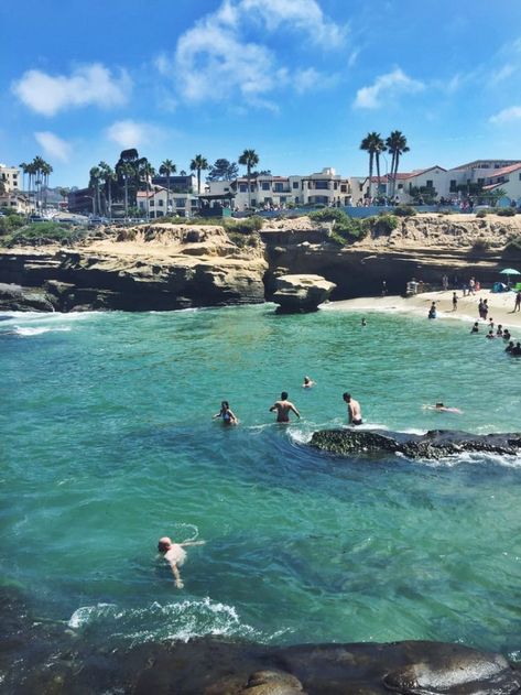 La Jolla Cove Beach Has The Bluest Water In Southern California California Beach Vacation, San Diego Vacation, California Beaches, Southern California Beaches, La Jolla California, La Jolla Cove, Paradise Travel, San Diego Travel, Koh Chang