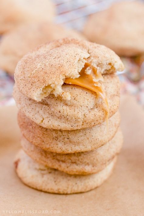 Caramel Stuffed Snickerdoodle Cookies take your favorite, classic cookie to a whole other level. They are super soft with a caramel surprise in the middle. Stuffed Snickerdoodles, Snickerdoodle Cookies Easy, Yellow Bliss Road, Snickerdoodle Recipe, Cookies Gluten Free, Snickerdoodle Cookies, Snickerdoodle Cookie Recipes, Best Christmas Cookies, Delicious Cookie Recipes