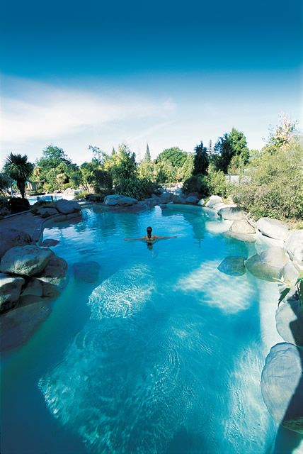 Hanmer Springs NZ...was a very relaxing afternoon when we went..water was just like this..but more people lol... Taman Air, Visit New Zealand, New Zealand Travel, South Island, Places Around The World, Vacation Spots, Dream Vacations, Travel Around, Travel Dreams