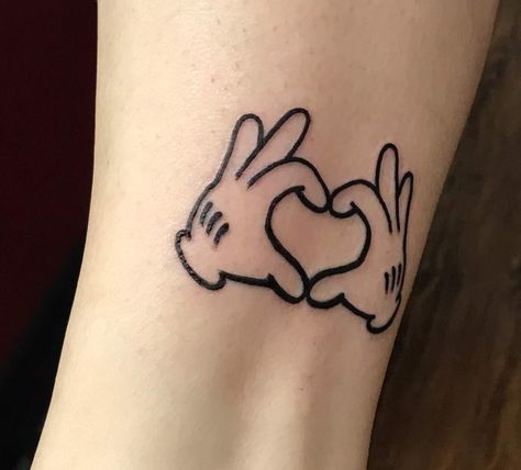 Mickey hands <3 tattoo 7/15/18 by Ian Efrom at Little Vinnies Tattoos Mickey Hands Tattoo, Disney Henna, 90s Tattoos, Mickey Hands, Nostalgic 90s, Henna Tattoo Designs Hand, Simple Henna Tattoo, 3 Tattoo, Disney Tattoo