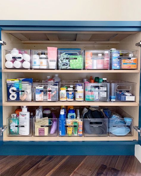 Diy Bathroom Storage Ideas, Medicine Cabinet Organization, Diy Bathroom Storage, Medicine Organization, House Organisation, Bathroom Organization Diy, Porch Christmas, Bathroom Storage Organization, Home Organisation