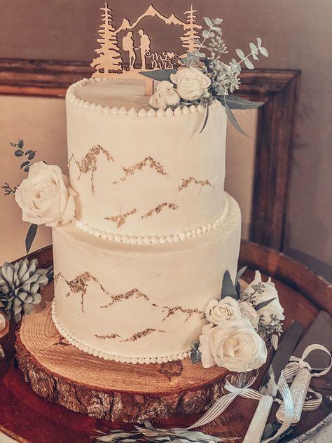 White Mountain Wedding Cake, Nature Cake Topper, Mountain Grooms Cake, Adventure Wedding Cake, Simple Mountain Wedding Cake, Rustic Mountain Wedding Cake, Wedding Cake Woodsy, Wedding Cake With Mountains, Buttercream Mountain Cake