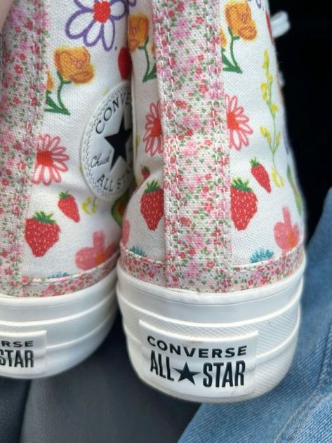 Floral Converse, Converse Aesthetic, Cute Converse, Converse Platform, Cher Horowitz, Christmas Tree Decorating, Converse Star, Tree Decorating, Funky Shoes