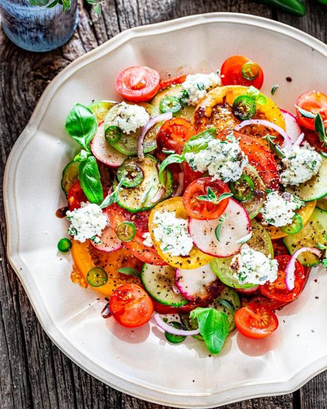 Summer Salad with Herbed Ricotta and Balsamic Vinaigrette - a simple salad with heirloom tomatoes, cucumbers and radishes, all drizzled with a simple balsamic vinaigrette and a dollop of herbed ricotta! #summersalad #herbedricotta #tomatosalad Salad Caprese, Herbed Ricotta, Balsamic Vinaigrette Recipe, Spring Food, Resep Salad, Stuffed Pepper, Main Dish Salads, Fruit Salad Recipes, Summer Salad Recipes