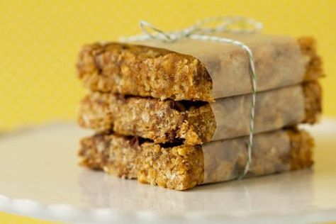 Homemade Clif Bars (No-Bake!) | Brown Eyed Baker Cliff Bar Recipe, Cliff Bars, Butter Crunch, Pizza Roll, Hiking Snacks, Clif Bars, Homemade Granola Bars, Bar Recipe, Rice Cereal