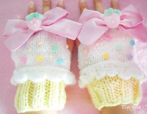 Pastel Vanilla Cupcake Fingerless Gloves Fairy by PopglitzBoutique Sweet Like Candy, Pastel Fashion, Candy Girl, Kawaii Accessories, Pink Bows, Sweet Lolita, Knitting Girls, Kawaii Clothes, Lolita Fashion