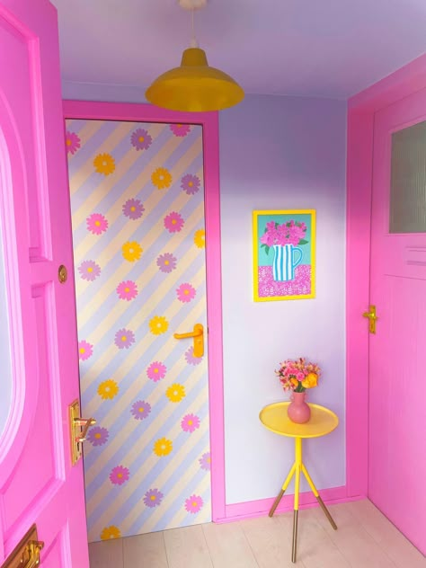 Cheerful Kitchen, Diy Moss, Colorful Room Decor, Colourful Home, Pastel Home Decor, Deco Rose, Yellow Room, Cosy Living, Pastel House