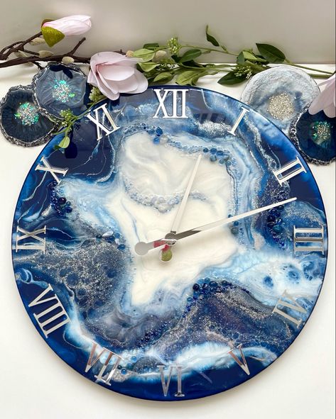 Simple Resin Clock Ideas, Resin Art Wall Clock Design, Rectangle Resin Clock, Resin Art Canvas, Unique Resin Wall Clock, Blue Resin Clock, Stylish Wall Decor, Acrylic Painting Diy, Wooden Canvas