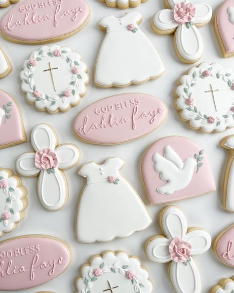 First Communion Cookies Decorated, Confirmation Cookies, Baptism Food, Baptism Desserts, Baby Dedication Party, Dedication Cake, Christening Cookies, Vintage Oven, Recuerdos Primera Comunion Ideas