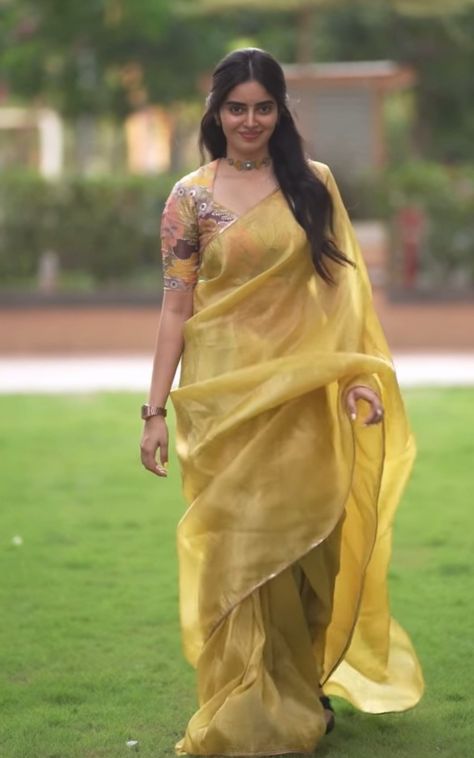 Full Sleeve Blouse Designs Saree Indian Weddings, Latest Pattu Sarees Color Combination, Saree For Saraswati Puja, Simple Traditional Saree Look, Yellow Saree Blouse Combination, Plain Yellow Saree, Yellow Saree Look, Classy Sarees, Saree Inspiration