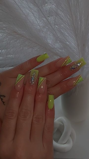 Lime Neon Nails, Neon Green Sparkle Nails, Lime Green And Silver Nails, Neon Green Prom Nails, Green Nail Inspired, Green Lime Nails, Lime Nails Design, Pink And Lime Green Nails, Green Birthday Nails