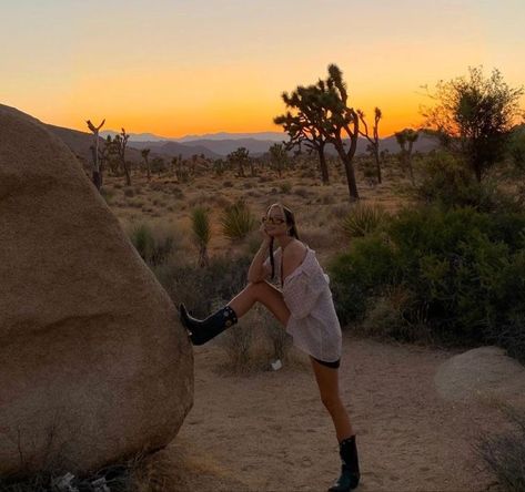 Isabel May, Desert Outfit, Palm Springs Aesthetic, Arizona Aesthetic, Desert Photoshoot, Botas Western, Desert Aesthetic, Desert Dream, Cowgirl Aesthetic