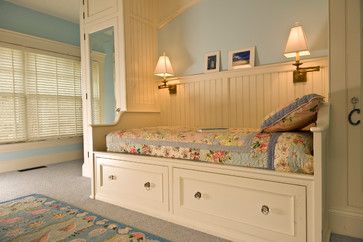 Traditional Bedroom by Farmington Architects & Building Designers Kemper Associates Architects, LLC Quaint and cozy defines this reading and napping space. Drawers beneath the day bed provide easy storage of blankets and reading materials. @Town & Country Living Sideways Bed, Reading Nook Closet, Built In Daybed, Traditional Bedrooms, Traditional Bedroom Design, Storage Bed Queen, Bedroom Traditional, Built In Bed, Traditional Bedroom Decor