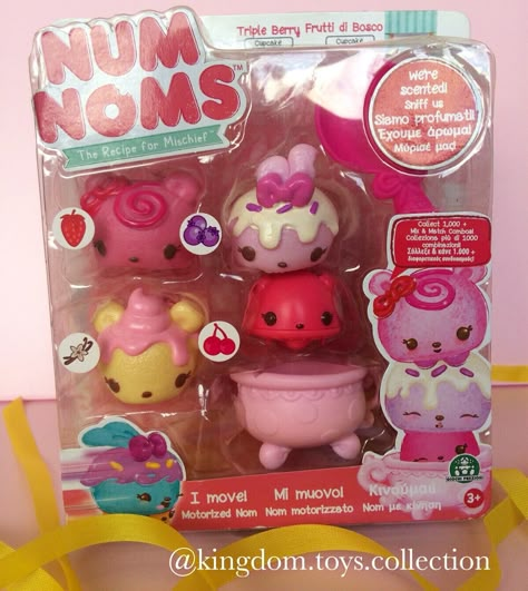 Num Noms “Triple Berry Cupcake” 🍑🍓🍌#numnoms #smellsogood #numnomsseries1 #icecream #tuttifrutti #toy #toys #toycollector #collector Numnums Toys, Nomnoms Toy, Num Noms Aesthetic, Nom Nums, Berry Cupcake, Num Nom, Num Noms Toys, Nom Noms Toys, Num Noms