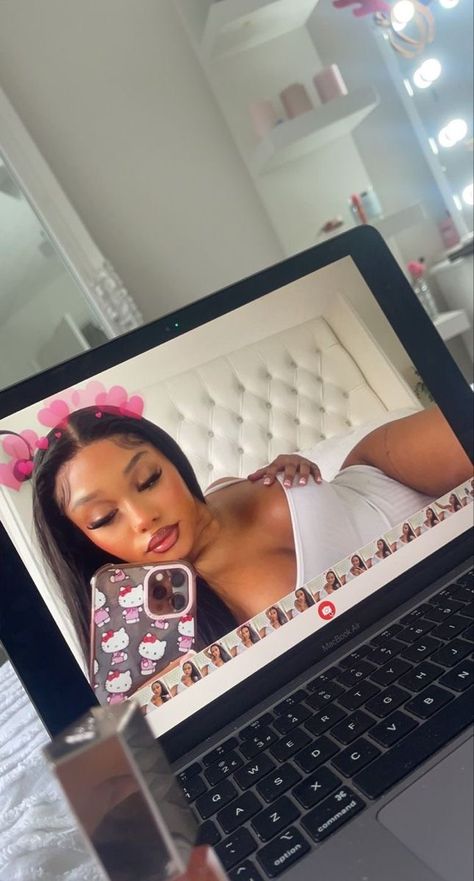 Mac Book Picture Ideas, Black Ponytail Hairstyles, Mac Book, Black Femininity, In My Feelings, Future Lifestyle, Fly Girl, Black Excellence, Cute Selfie Ideas