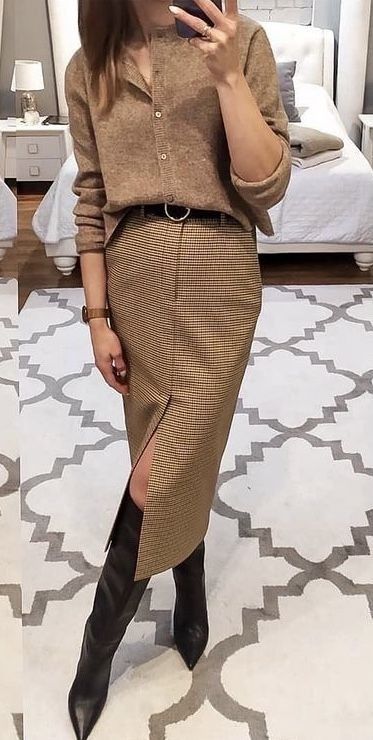 COME VESTIRE IN BASE ALLA ALTEZZA Skirt And Boots, Casually Chic, Chique Outfits, Mode Casual, Looks Street Style, Looks Chic, 가을 패션, Autumn Outfit, Work Outfits Women