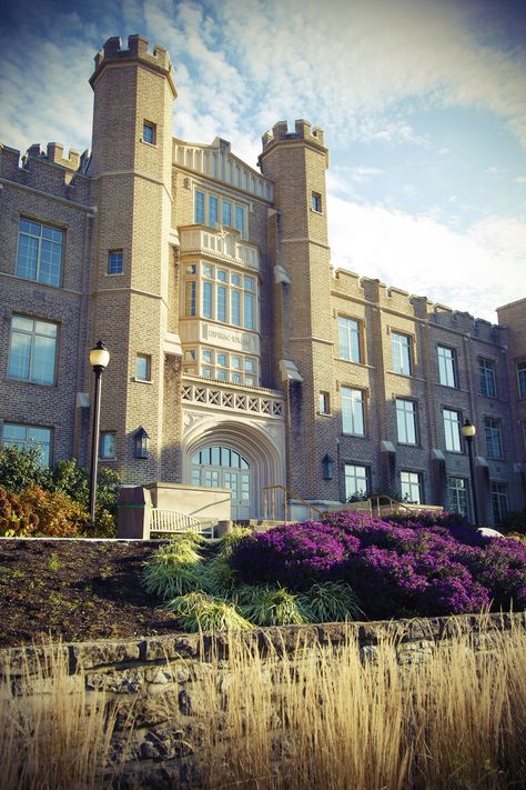 Hinkle Hall at Xavier University Xavier University Cincinnati, Hbcu Grad, Railroad Images, The Best Chili, Dream University, University Dorm, University Dorms, Books School, Xavier University