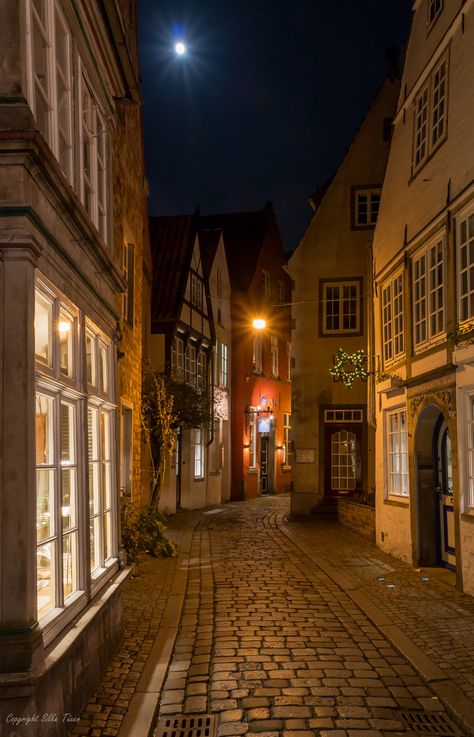 ˚Historical old town Bremen, Germany Street At Night, Bremen Germany, Beautiful Streets, City Aesthetic, Street Scenes, Pretty Places, City Streets, Aesthetic Backgrounds, Travel Aesthetic