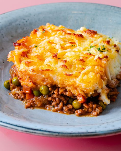 Vegan Cottage Pie - School Night Vegan Vegan Tikka Masala, Vegan Pies Recipes, Cottage Pie Recipe, Vegan Shepherds Pie, Savory Pies Recipes, Simple Cottage, Vegan Worcestershire Sauce, Potato Toppings, Vegan Pie