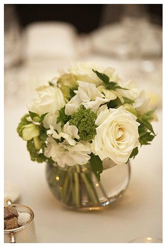 Small Round Floral Centerpieces, Small White Flower Arrangements For Tables, Small Round Centerpieces, Small Round Vase With Flowers, Small Fish Bowl Centerpieces, Small Fish Bowl Flower Arrangements, Flowers In Fish Bowl Vase, Shallow Bowl Floral Arrangement, Fish Bowl Vase Centerpiece