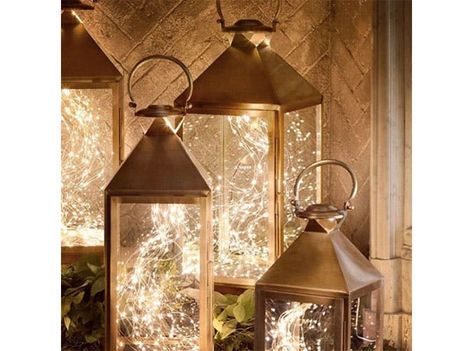 Crismas Ideas, Christmas Lantern Decor Ideas, House Decor Christmas, Christmas Lantern Ideas, Lantern Christmas Decor, Holiday Decorating Ideas, Christmas Lights Outside, Simple Holiday Decor, Christmas Simple