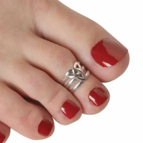 Toes/Foot Toe Jewelry, Toes Ring Silver, Toe Ring Designs, Toe Polish, Cute Toe Nails, Ankle Jewelry, Silver Toe Rings, Trinity Knot, Cute Toes