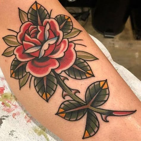 American Traditional Rose, Old School Rose, Traditional Tattoo Flowers, Traditional Tattoo Sleeve, Traditional Roses, Tattoos Skull, Traditional Tattoo Design, Traditional Tattoo Art, Rose Tattoo Design