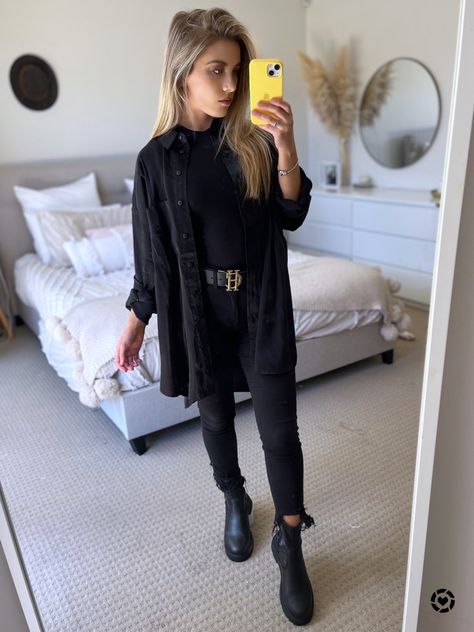 Black satin shirt jeans boots Pandora hairdresser outfit stylish all black Hairdresser Outfit, Holland And Cooper, Dresser Black, Black Outfits, All Black Everything, Hair Dresser, Fashion Hacks Clothes, Simple Style, Pretty Outfits