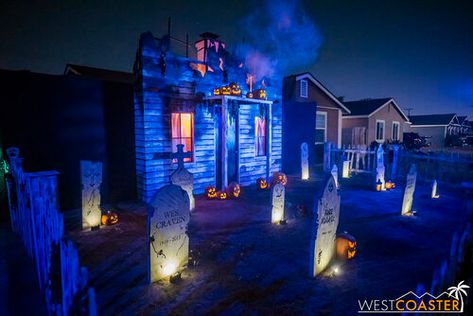 Hull House: 2019 Review — Westcoaster Halloween Yard Displays, Scooby Doo Halloween, Scary Farm, Decorating For Halloween, Haunted Attractions, Simple Garden, Garden Display, House Facade, Buena Park