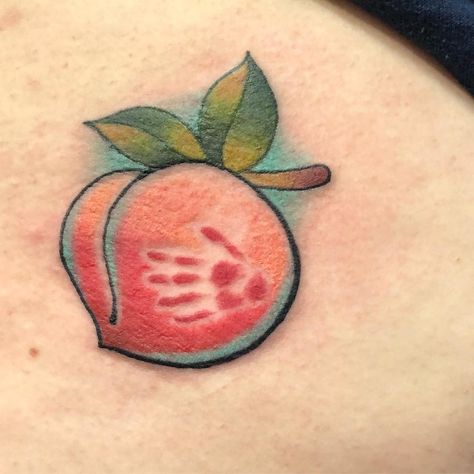 Peach Tattoo, Fruit Tattoo, Army Tattoos, Cactus Tattoo, Tatuaje A Color, White Tattoo, School Tattoo, Tattoo Removal, Color Tattoo