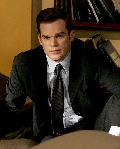 Young Michael C. Hall Rachel Griffiths, Gay Characters, 6 Feet Under, Lauren Ambrose, Michael C Hall, Outfit 2020, David Michael, Celebrity Wallpapers, Six Feet Under