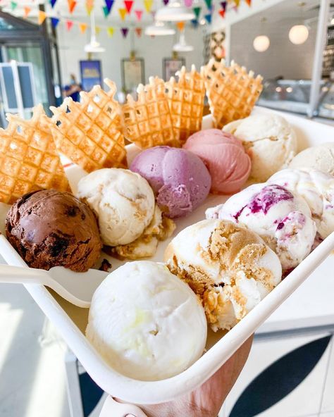 Lily Osorio Clayton-DFW Foodie on Instagram: “All I need and want right now! 😍🍦 Shoutout to @jenisicecreams in @deepellum for letting me try their ice cream flight on the first day of…” Ice Cream Flights, Ice Cream Toppings Bar, Toppings Bar, Ice Cream Menu, Ice Cream Toppings, First Day, Shout Out, I Tried, Moose