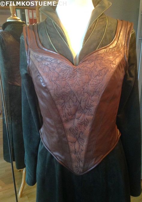 filmkostueme.ch: Tauriel corset is finised :) Tauriel Hobbit, Larp Diy, Escudo Viking, Hobbit Cosplay, Corset Tutorial, Elf Jewelry, Costume Design Sketch, Costume Inspirations, Elf Cosplay