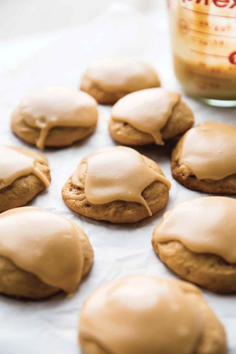 These are actually like pancake cookies and are a lovely reminder that yes, cookies are completely appropriate at the breakfast table. #cookies #baking #maple #kids Pancake Cookies, Maple Cookies Recipe, Maple Cookies, Maple Recipes, Maple Syrup Recipes, Cookie Table, Sally's Baking, Cookies Baking, Fall Cookies