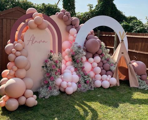 Boho Rainbow Backdrop, Boho Baby Shower Girl, Balloon Flower Decorations, Rainbow Backdrop, Birthday Boho, Boho Birthday Party, Backdrop Ideas, Birthday Stuff, Boho Birthday