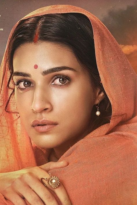 Better Instagram, Black Woman Artwork, Drawing People Faces, Kriti Sanon, Indian Woman, Actor Picture, Actors Images, Face Photography, Kiara Advani