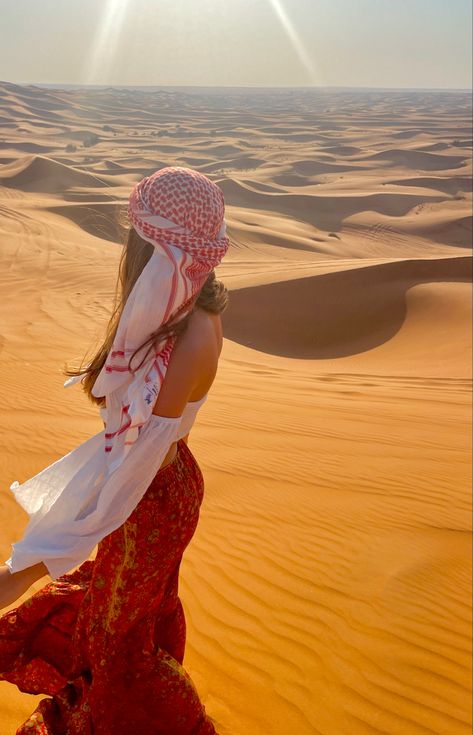 Morroco Outfits Winter, Sahara Desert Outfit Women, Desert Outfits Women, Sahara Desert Outfit, Desert Aesthetic Fashion, Egypt Cruise, Morocco Outfits, Dessert Outfit, Desert Outfit Ideas