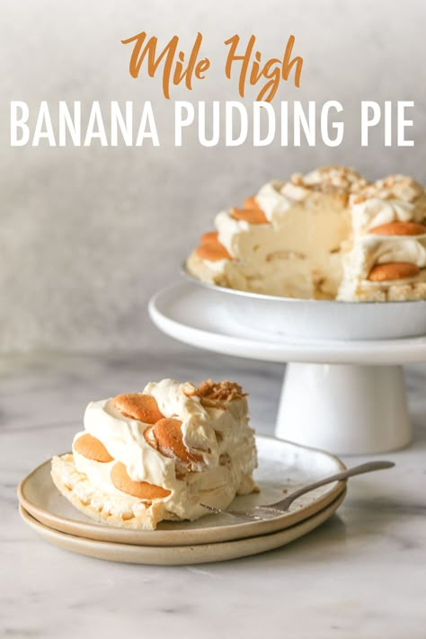 My Mile High Banana Pudding Pie has one flakey, buttery pie crust with layers of rich vanilla pudding, banana slices, and soft Nilla Wafers! #pie #banana #vanillapudding #nillawafers #dessert Bills Wafer Banana Pudding, Magnolia Banana Pudding Recipe, Banana Pudding Pie, Refrigerator Desserts, Banana Pudding Pies, Pudding Banana, Banana Pudding Desserts, Banana Pie, Buttery Pie Crust