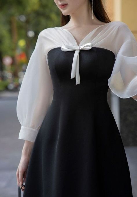 Modest Dresses Casual, Elegant Dresses Classy, Korean Fashion Dress, Classy Dress Outfits, Black And White Dress, Modest Fashion Outfits, Looks Chic, Flared Skirt, Mode Inspiration