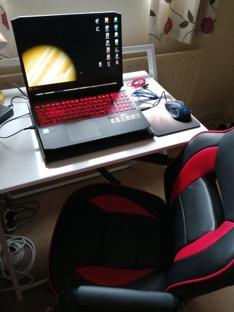 Gaming Laptop Aesthetic, Desks Setup, Gaming Laptop Setup, Laptop Setup, Computer Love, Dragon Wallpaper Iphone, Setup Gamer, Computer Gaming Room, Gaming Notebook