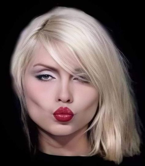 Debbie Harry Hair, Debbie Harry 70s, Debbie Harry Style, Blonde Singer, Deborah Harry Blondie, Deborah Harry, Blondie Debbie Harry, Retro Makeup, Blonde Hair Looks