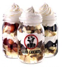 Just built Slim Chickens here in KC.  Wonder if it's a good as it looks?!? Jar Deserts, Slim Chickens, Southern Sides, Mason Jar Cakes, Brownies In A Jar, Mason Jar Desserts, Chicken Waffles, Cake Mix Desserts, Sandwiches Wraps