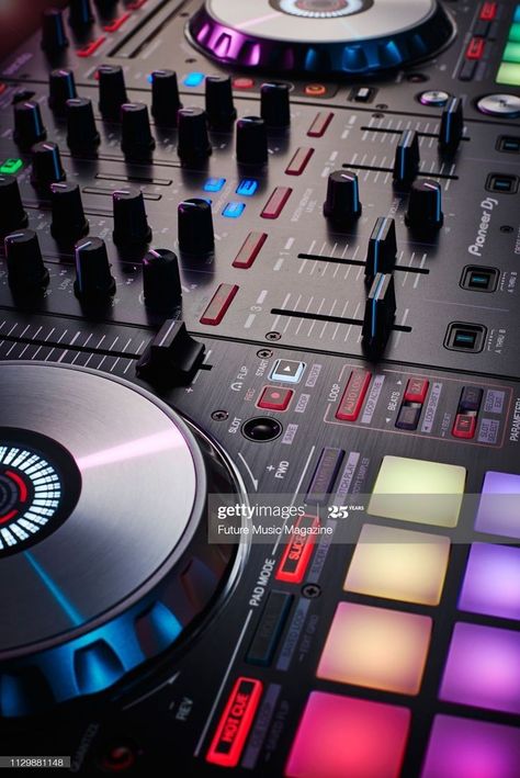 Pioneer Dj Controller, Dj Photo, Pioneer Ddj, Mixer Dj, Iphone Wallpaper Music, Dj Logo, Dj Controller, Dj Photos, Cool Optical Illusions