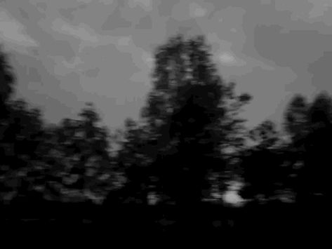 Dark Princess Aesthetic, Dark Gif, 1920s Aesthetic, Rain Gif, Creepy Core, Sky Gif, Frame By Frame Animation, Band Wallpapers, Five Hargreeves