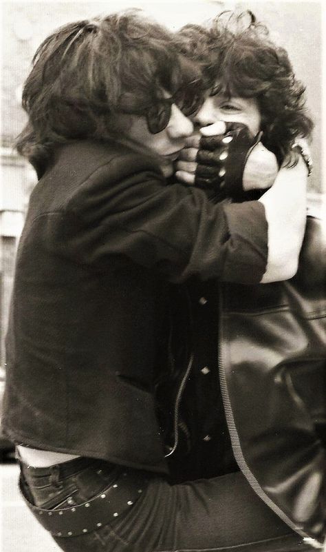 Stiv Bators, Portobello Road, Photographie Portrait Inspiration, Human Poses Reference, Poses References, Human Poses, Body Reference, Pose Reference Photo, Art Poses